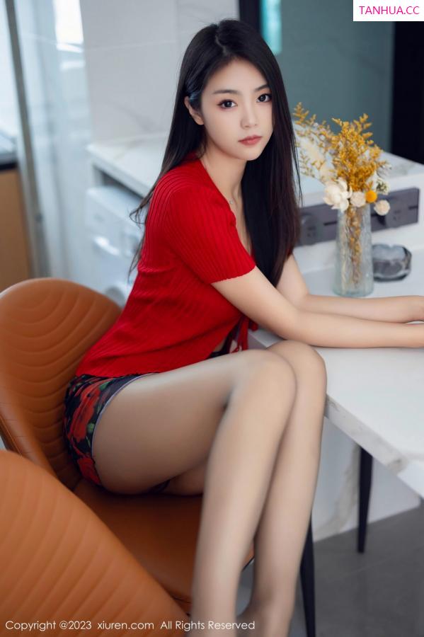 可乐Vicky  [XiuRen]高清写真图 2023.08.18 No.7249 可乐Vicky 短裙美腿第62张图片